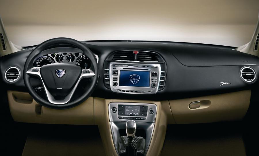  Lancia Delta 2008 года  (фото 17 из 94)